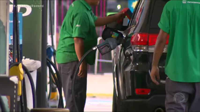 Vídeo: Preço médio do litro da gasolina volta a ultrapassar os R$ 5