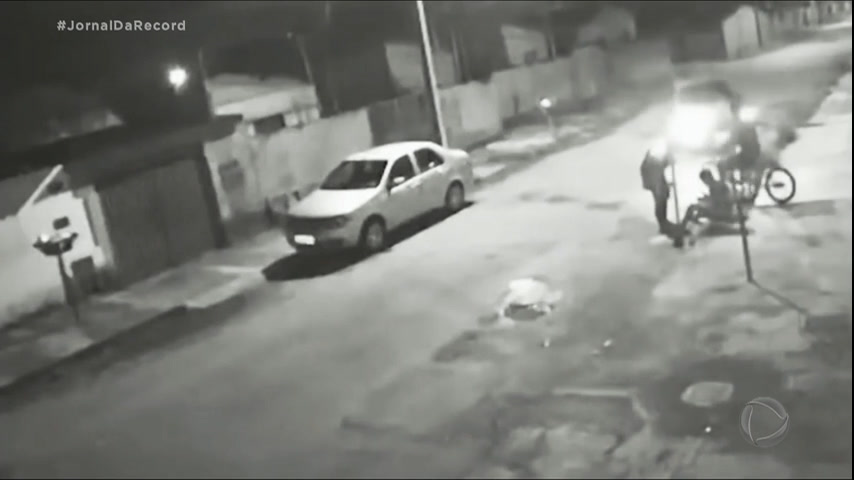 Vídeo: JR de Olho : adolescente é atropelado por carro desgovernado em Anápolis (GO)