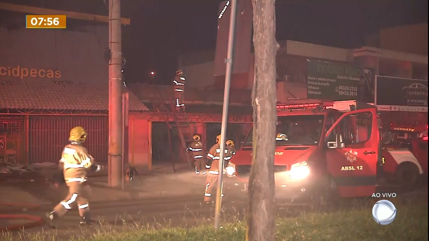 Vídeo: Loja de peças de carro pega fogo em Santa Maria (DF)