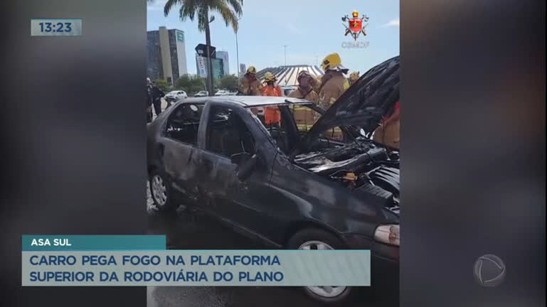 Vídeo: Vídeo: carro pega fogo na plataforma superior da rodoviária do Plano em Brasília