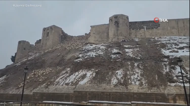 Vídeo: Terremoto causa destruição de monumentos históricos na Turquia