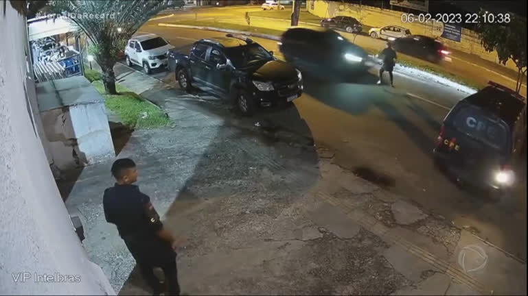 Vídeo: JR de Olho : PM é atropelado enquanto ajudava colega a manobrar viatura