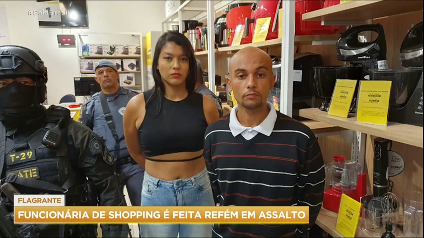 Vídeo: Criminosos assaltam joalheria em shopping e fazem funcionária refém em SP