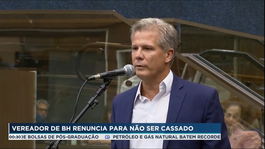 Vereador Léo Burguês renuncia ao cargo na reunião que analisaria a cassação  de seu mandato