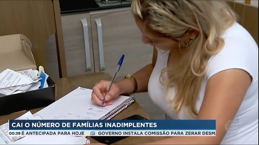 Vídeo: Número de famílias que não conseguem pagar as vítimas registra queda, diz CNC