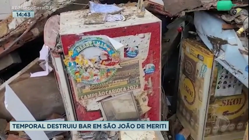 Vídeo: Temporal destrói bar que existia há mais de 50 anos em São João de Meriti (RJ)