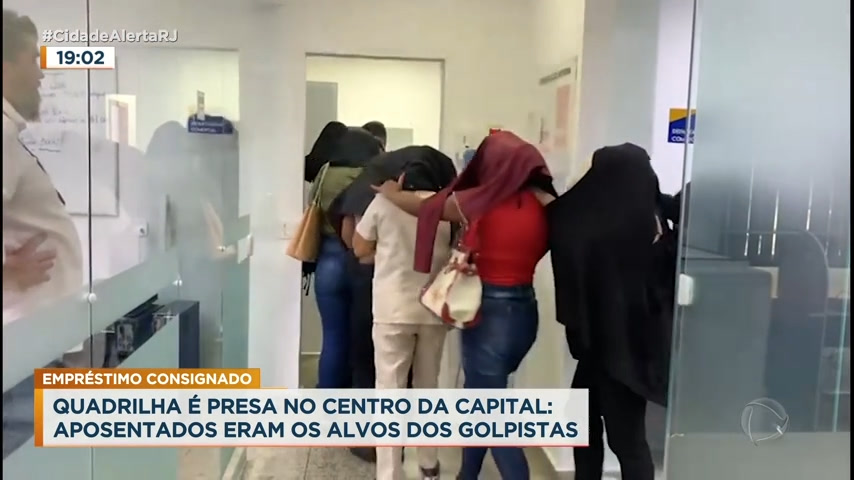 Vídeo: Polícia Civil prende mais de 30 pessoas envolvidas em golpe do empréstimo no Rio