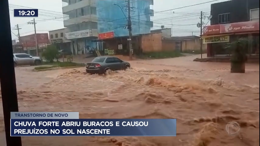 Vídeo: Chuva forte abriu buracos e causou prejuízos no Sol Nascente