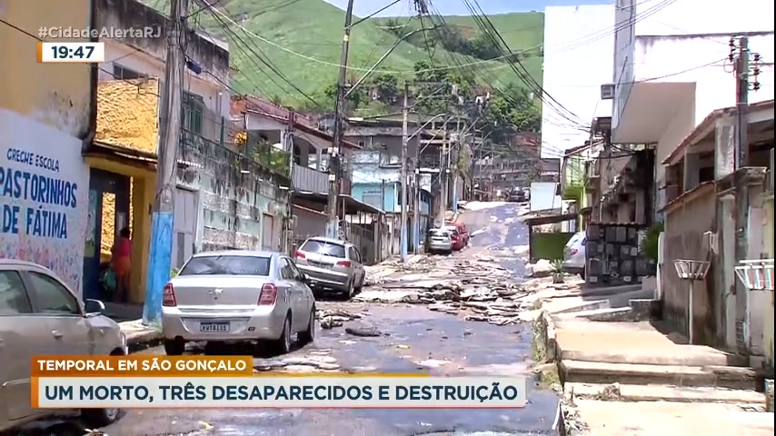 Vídeo: Moradores sofrem com falta de água, luz e internet após temporal no RJ