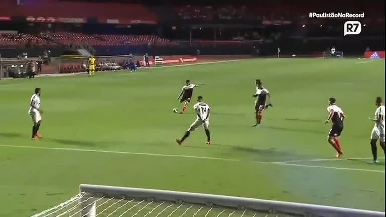 Vídeo: Bomba! Pablo Maia acerta chute forte no canto do gol