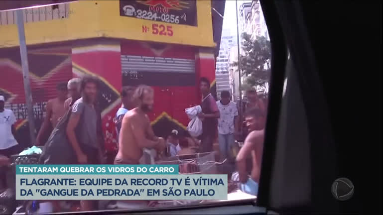 Vídeo: Gangue da pedrada ataca equipe da Record TV no centro de SP