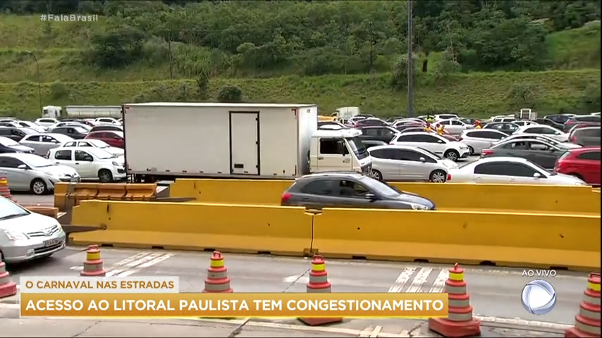 Vídeo: Carnaval: acesso ao litoral paulista tem congestionamento intenso neste sábado (18)