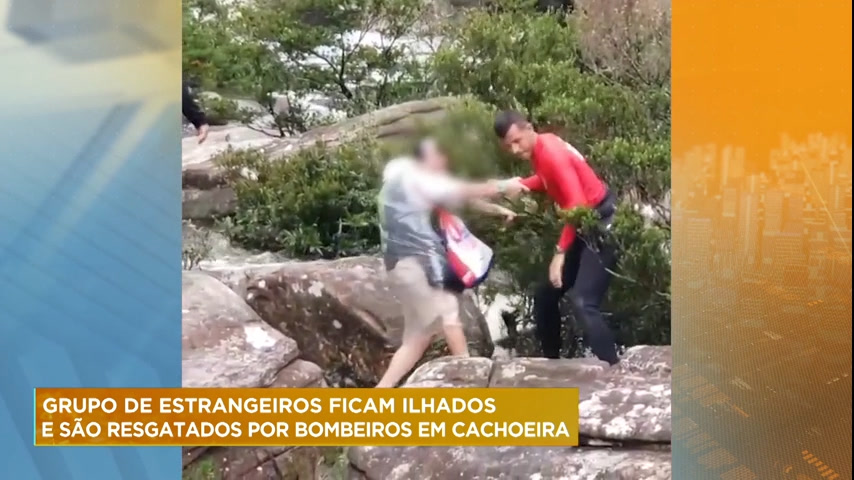 Grupo de estrangeiros fica ilhados em cachoeira no interior de MG