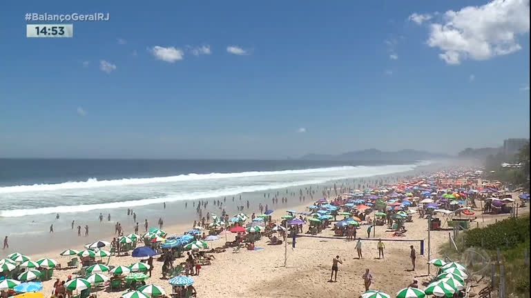 Vídeo: Carnaval atrai turistas e gera empregos temporários no Rio