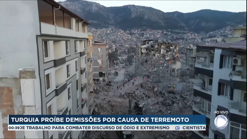Vídeo: Turquia proíbe demissões em cidades atingidas pelo terremoto no início do mês