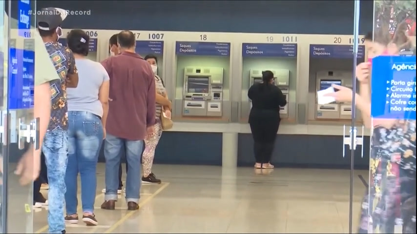 Vídeo: Caixa suspende em definitivo a concessão de empréstimo consignado a beneficiários do Auxílio Brasil