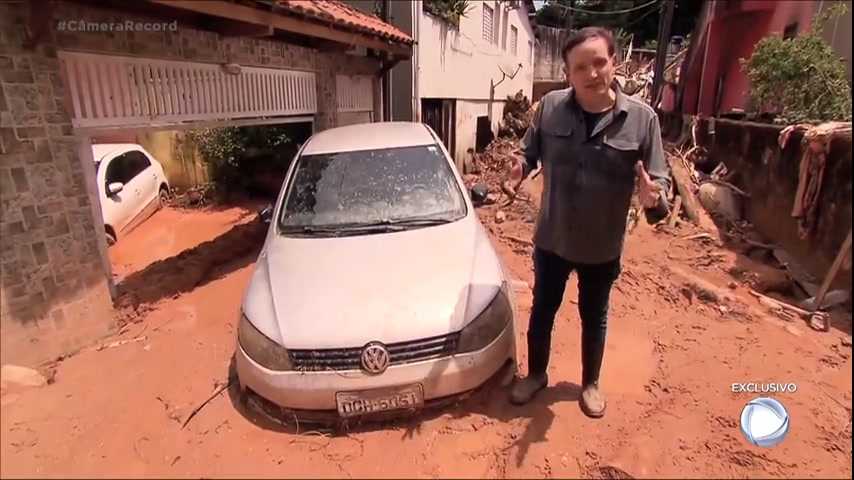 Vídeo: Câmera Record mostra estragos deixados por temporal que atingiu o litoral paulista