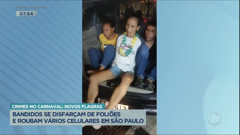Vídeo: Três criminosos são presos após série de furtos de celulares em bloco de rua
