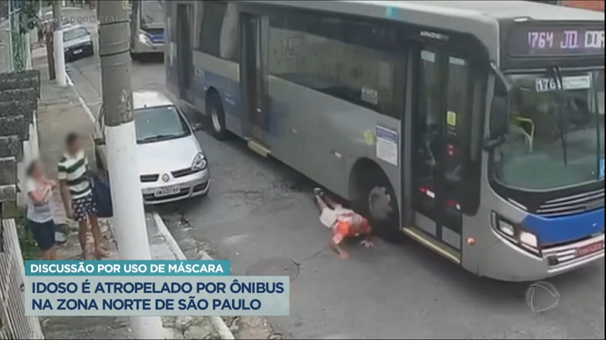 Vídeo: Idoso discute com motorista de ônibus e é atropelado