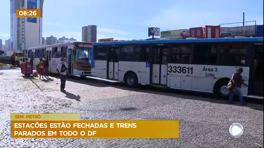 Vídeo: Secretaria de mobilidade do DF determina reforço de linhas de ônibus após estações de metrô fecharem