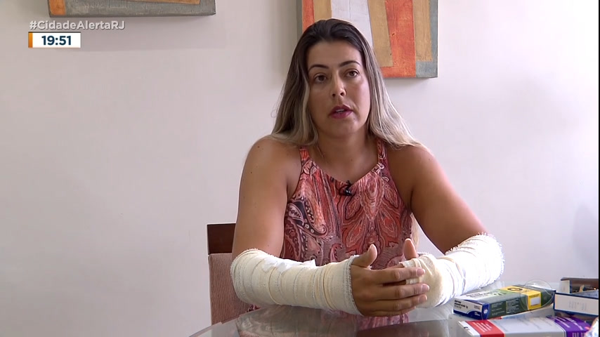 Vídeo: "Não consegui dormir nem com remédios", diz enfermeira arrastada por carro no Rio