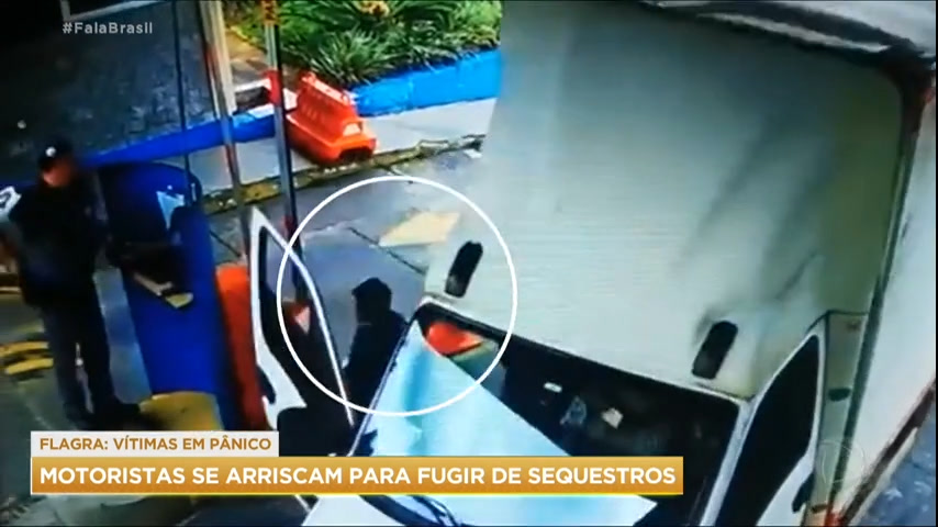 Vídeo: Motorista joga caminhão em quartel militar para escapar de sequestro em São Paulo