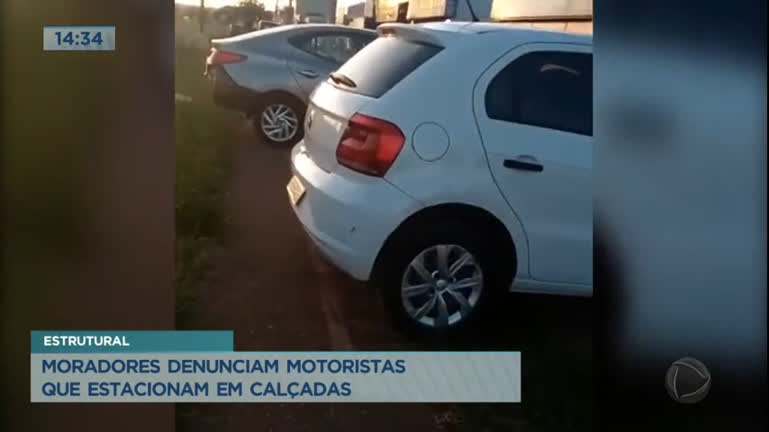 Vídeo: Motoristas são denunciados por estacionar em calçadas na Estrutural