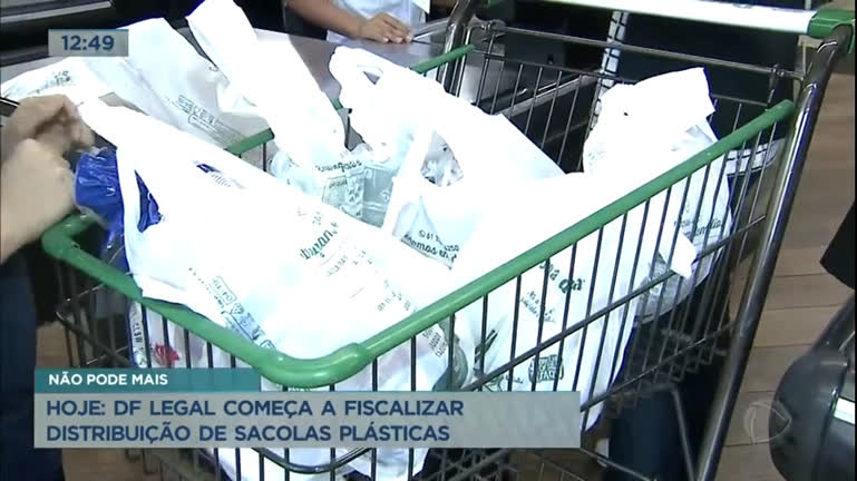Vídeo: DF Legal começa a fiscalizar distribuição de sacolas plásticas