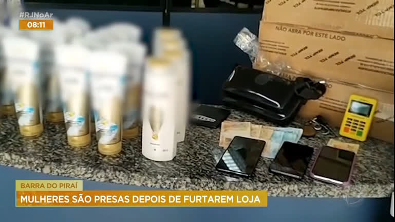 Vídeo: Mulheres são presas após furtar loja de departamentos no RJ