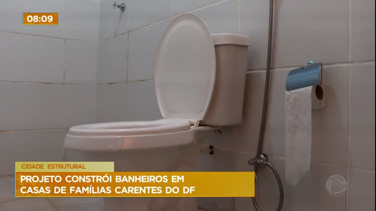 Vídeo: Projeto constrói banheiros em casas de família carentes do DF
