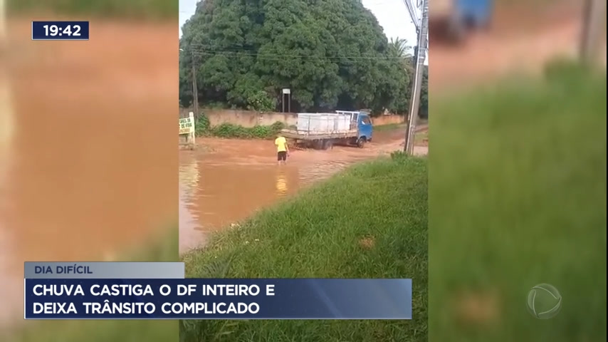 Vídeo: Chuvas causam transtornos para moradores de diferentes regiões do DF