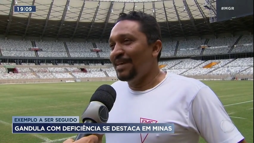 Vídeo: Gandula com deficiência se destaca em futebol de Minas Gerais