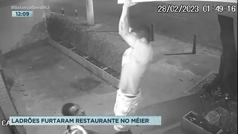 Vídeo: Ladrões furtam restaurante pela terceira vez no Méier, zona norte do Rio