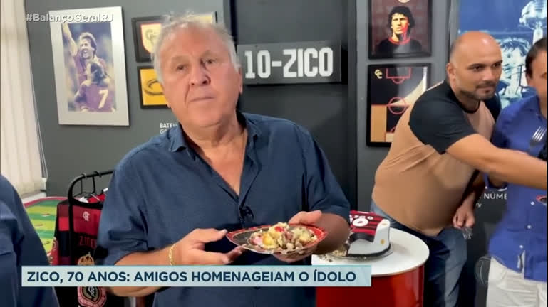 Vídeo: Zico, 70 anos: amigos homenageiam ídolo do futebol carioca