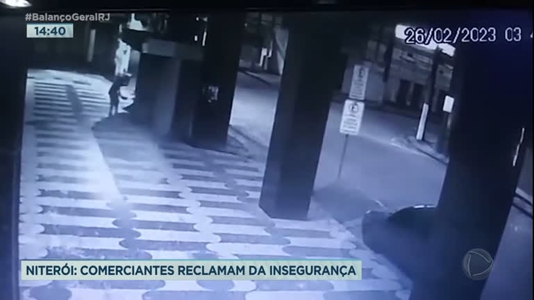 Vídeo: Donos de bancas reclamam de insegurança em Niterói