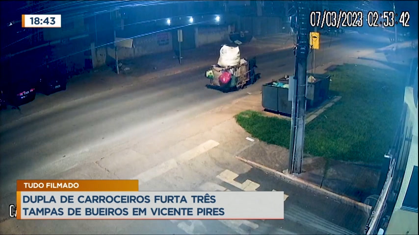 Vídeo: Dupla de carroceiros furta três tampas de bueiro em Vicente Pires