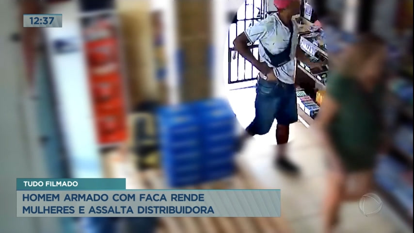 Vídeo: Homem armado com faca assalta distribuidora de bebidas em Sobradinho (DF)