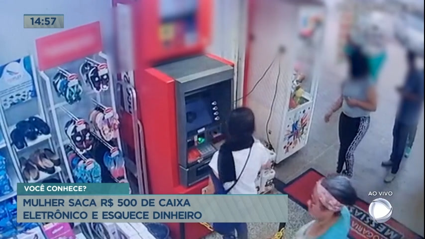 Vídeo: Mulher saca R$ 500 de caixa eletrônico e esquece dinheiro