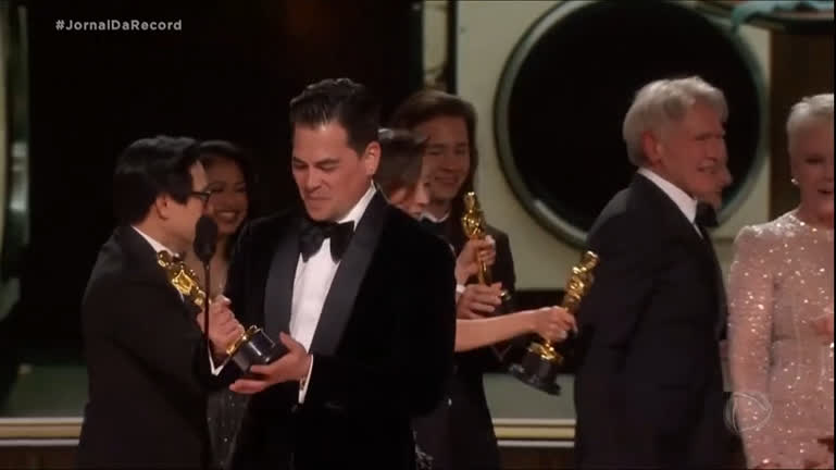 Noite do Oscar é marcada pelo sucesso do filme Tudo em Todo Lugar ao Mesmo Tempo