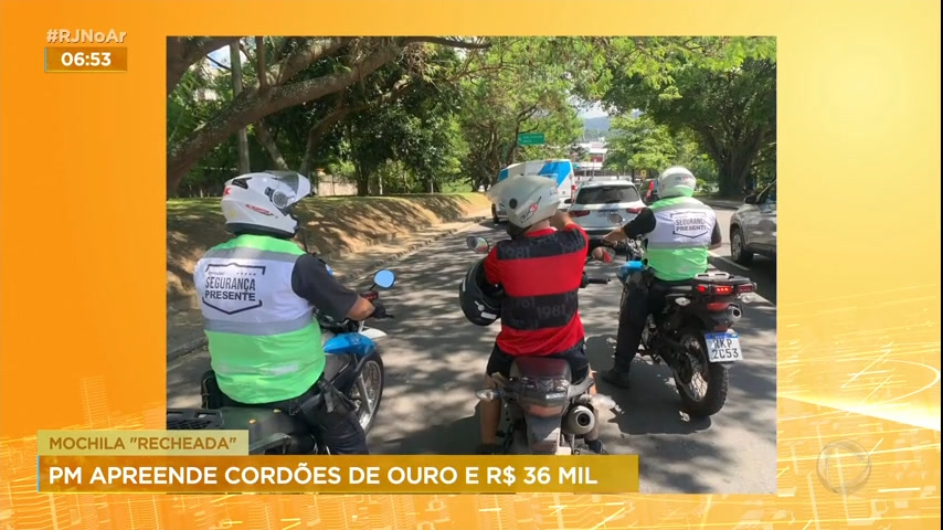Vídeo: PM apreende R$ 36 mil em mochilas de motoqueiros em Ipanema