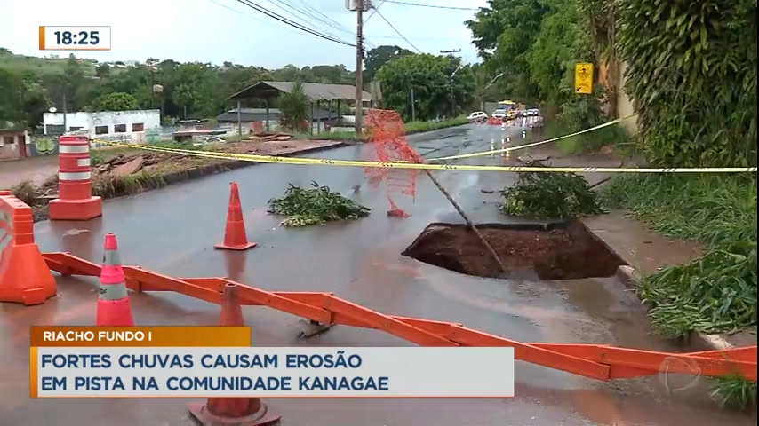 Vídeo: Fortes chuvas causam erosão em pista na comunidade Kanagae