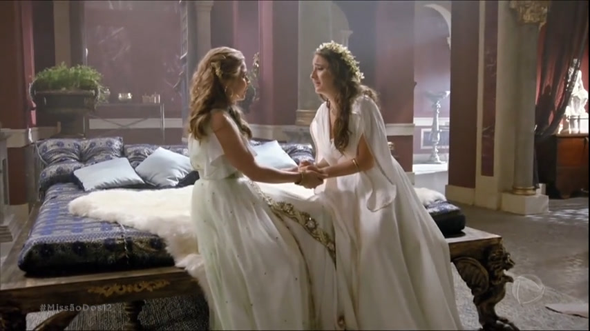 Vídeo: Helena consola Deborah antes do casamento da amiga | Jesus