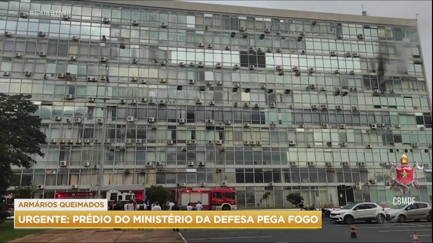 Vídeo: Prédio do Ministério da Defesa, em Brasília, pega fogo