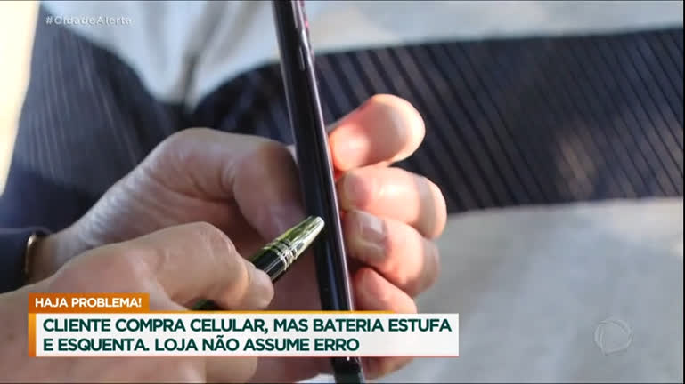 Vídeo: Patrulha do Consumidor : cliente compra celular, mas bateria estufa e esquenta
