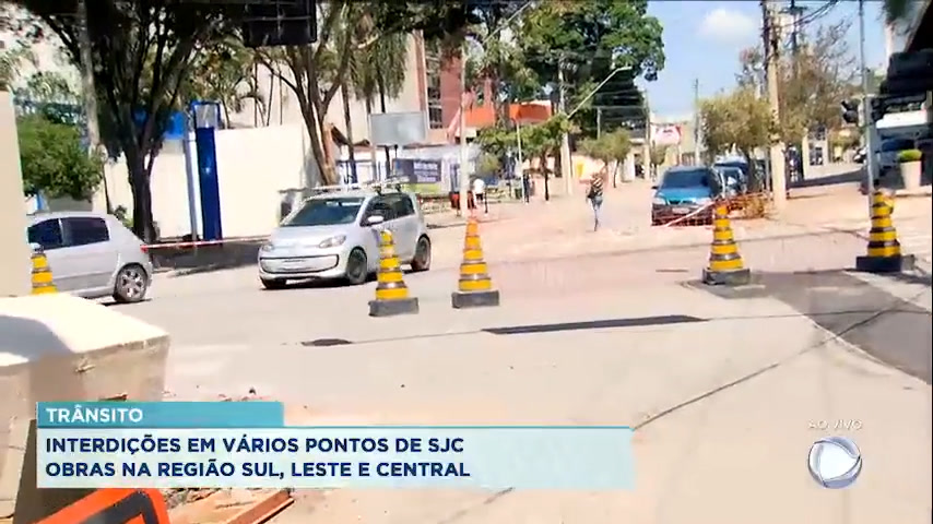 Vídeo: São José dos Campos tem ruas e vias bloqueadas