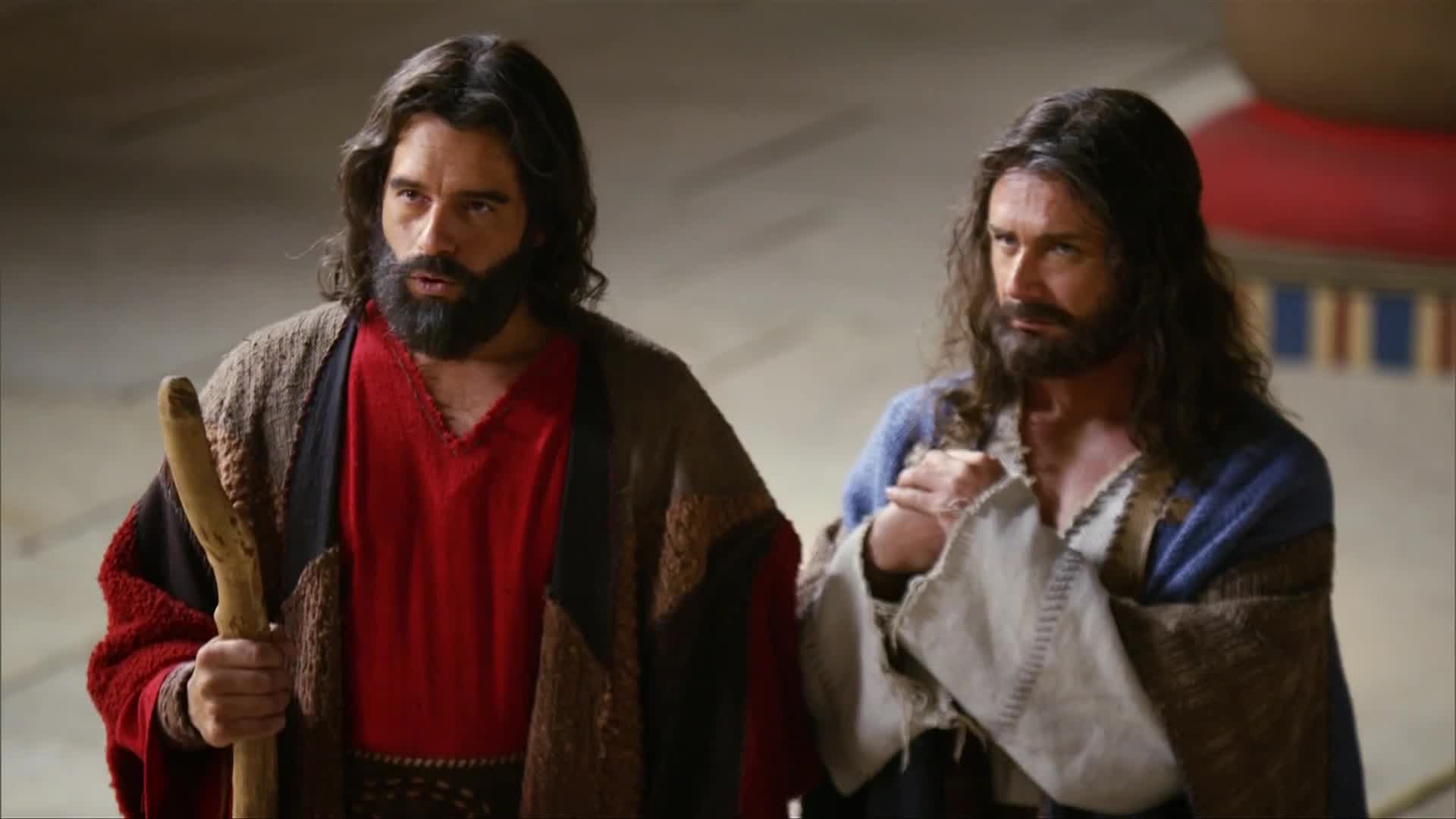 Vídeo: Moisés pede a Ramsés que liberte os escravos para cultuar seu Deus | Os Dez Mandamentos