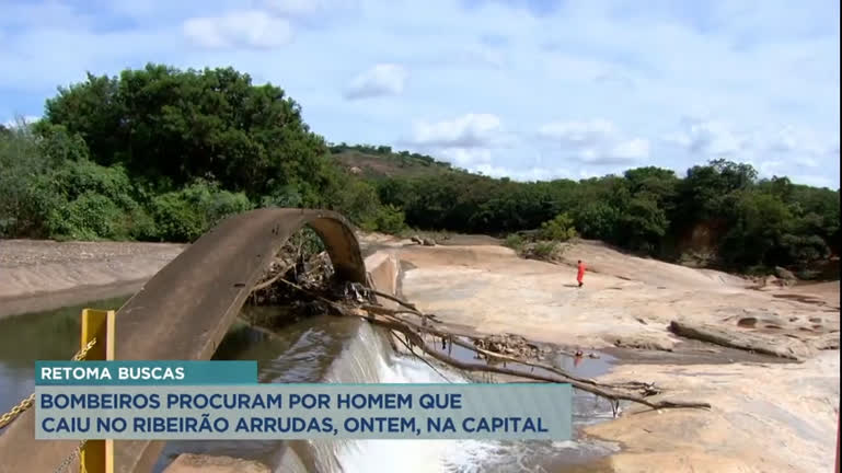 Vídeo: Bombeiros retomam buscas a homem que caiu no Ribeirão Arrudas, em BH