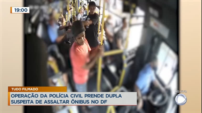 Vídeo: Polícia prende dupla suspeita de assaltar ônibus no DF