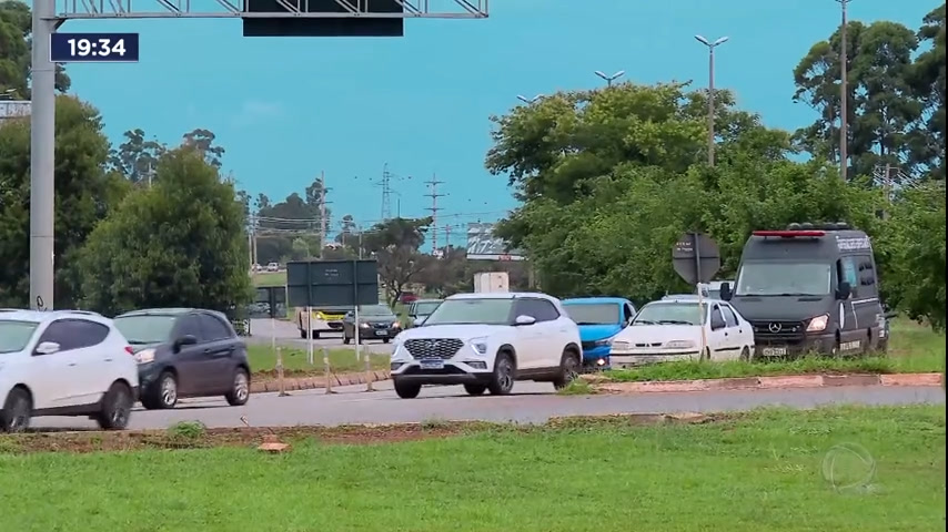 Vídeo: Moradores reclamam de trânsito em via que passa no Jardim Botânico