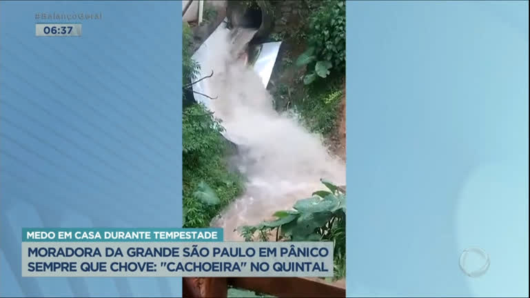 Vídeo: Casa da Grande São Paulo é invadida por cachoeira toda vez que chove